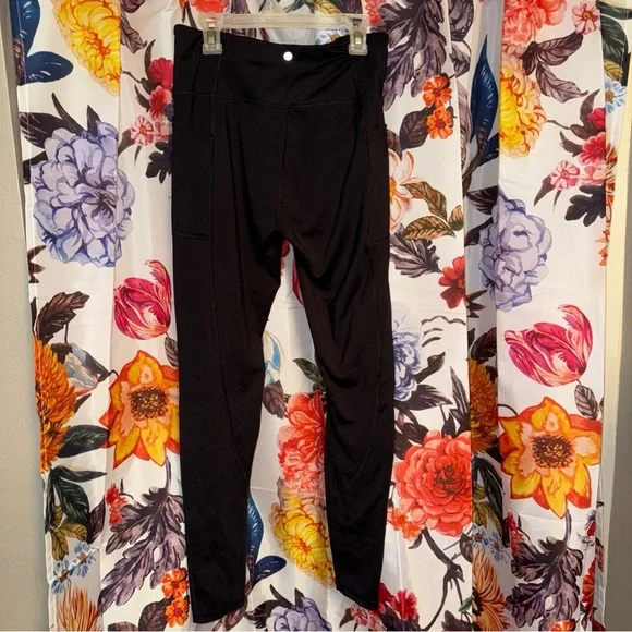 Victoria’s Secret Woman’s Black Sport Leggings - Picture 2 of 5